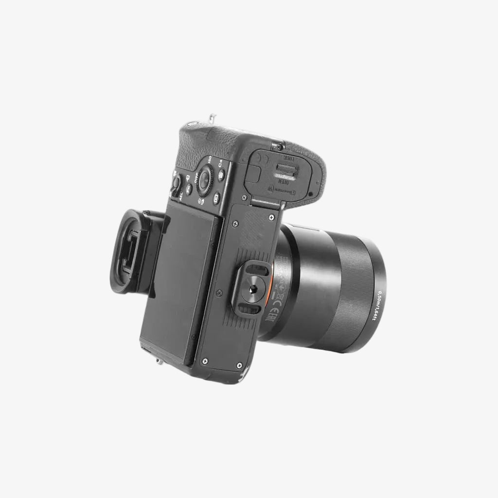 camera with peak design anchor mount