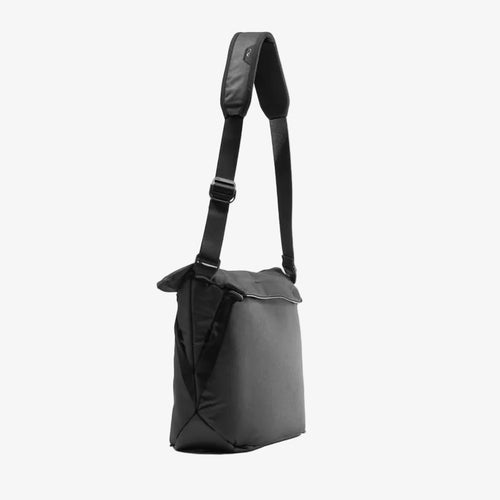 black peak design everyday tote 15l