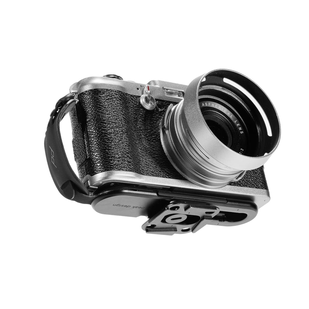 peak design micro clutch i-plate attached to camera