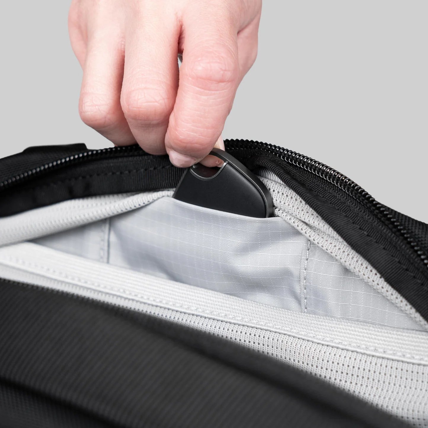 rework outbound travel pack 3l black airtag pocket