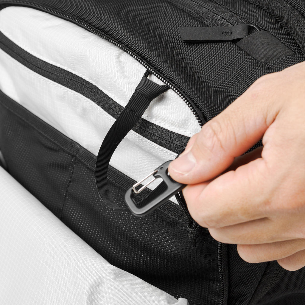 rework toshi pack 20l key leash in admin pocket