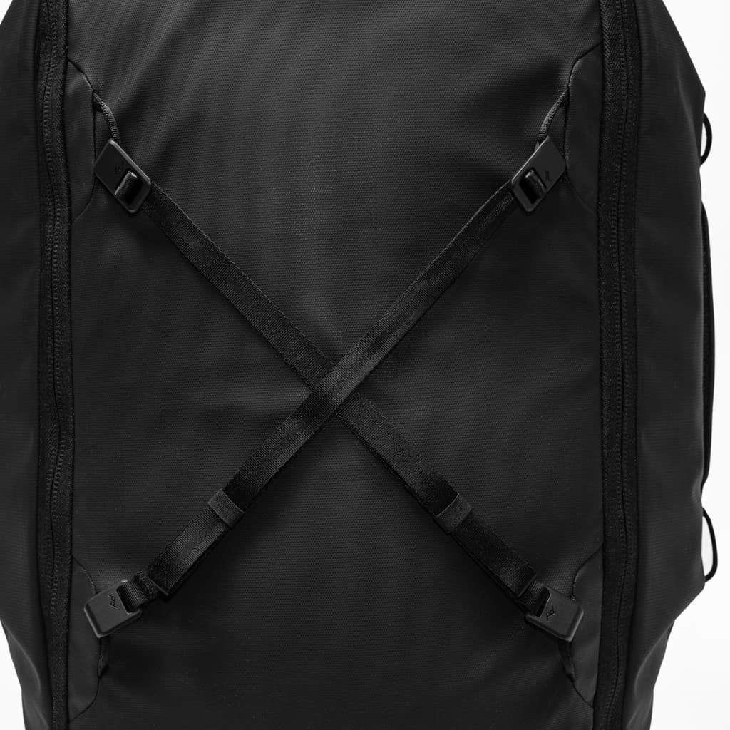 travel duffelpack 65L black 11