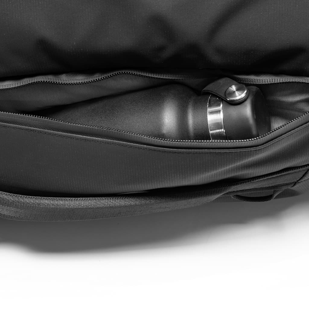 travel duffelpack 65L black 19