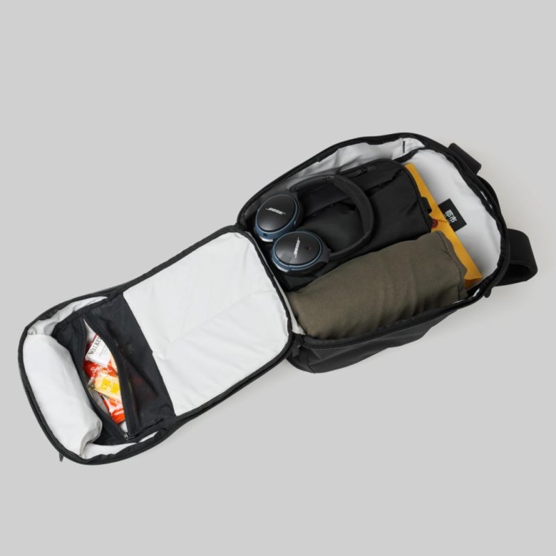 RW-TP-Full clam shell opening Toshi Pack 20L