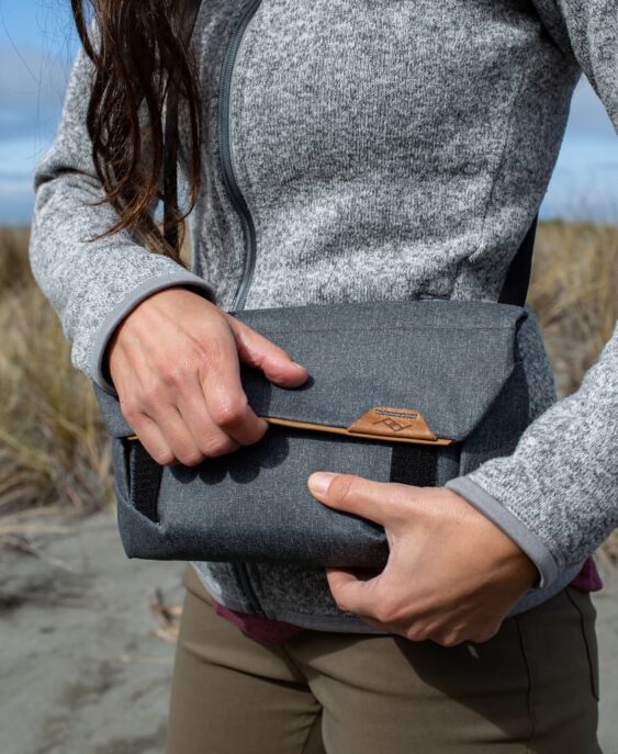 field pouch v2 charcoal ls 6