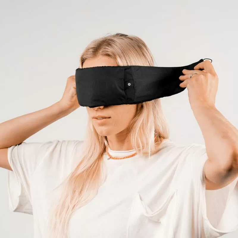 mat-blackoutmask-ear-usage-03 Blackout Sleep Mask + Earplugs