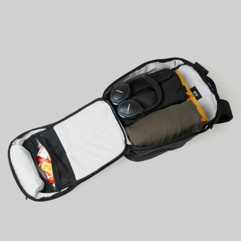 RW-TP-Full clam shell opening Toshi Pack 20L